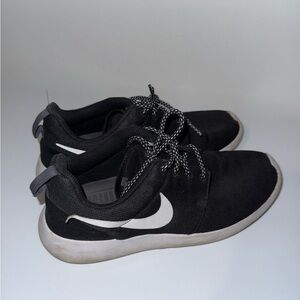 Nike Roshe One Sneakers/Tennis Shoes